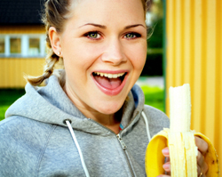 http://www.dietsinreview.com/diet_column/wp-content/uploads/2008/10/girl-eating-banana.jpg
