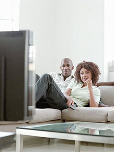 couple-watching-tv