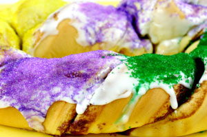 round king cake with purple and green sugar