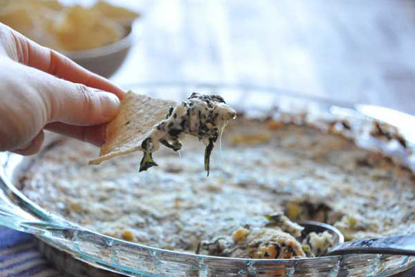 healthy spinach and artichoke dip