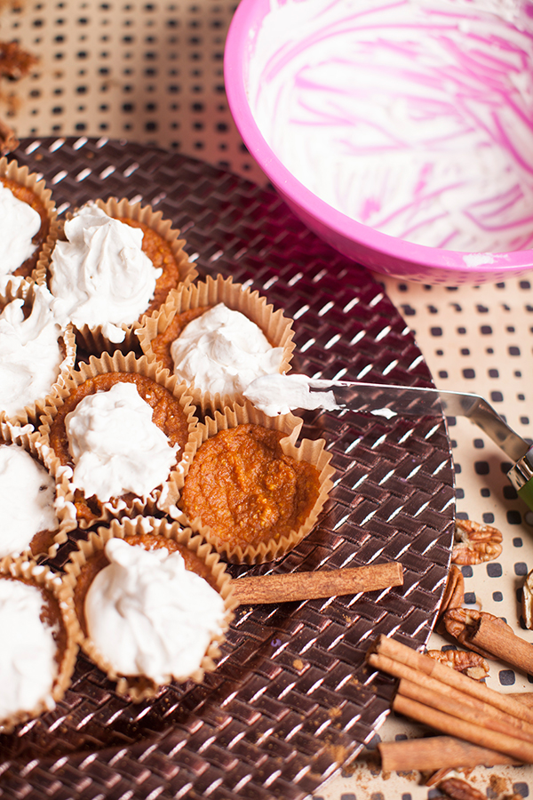 whipped-cream-pumpkin-pie-muffins